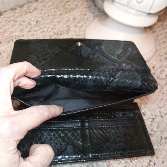 Kenneth Cole Reaction Black Snakeprint Faux Leather Wallet - Picture 11 of 14
